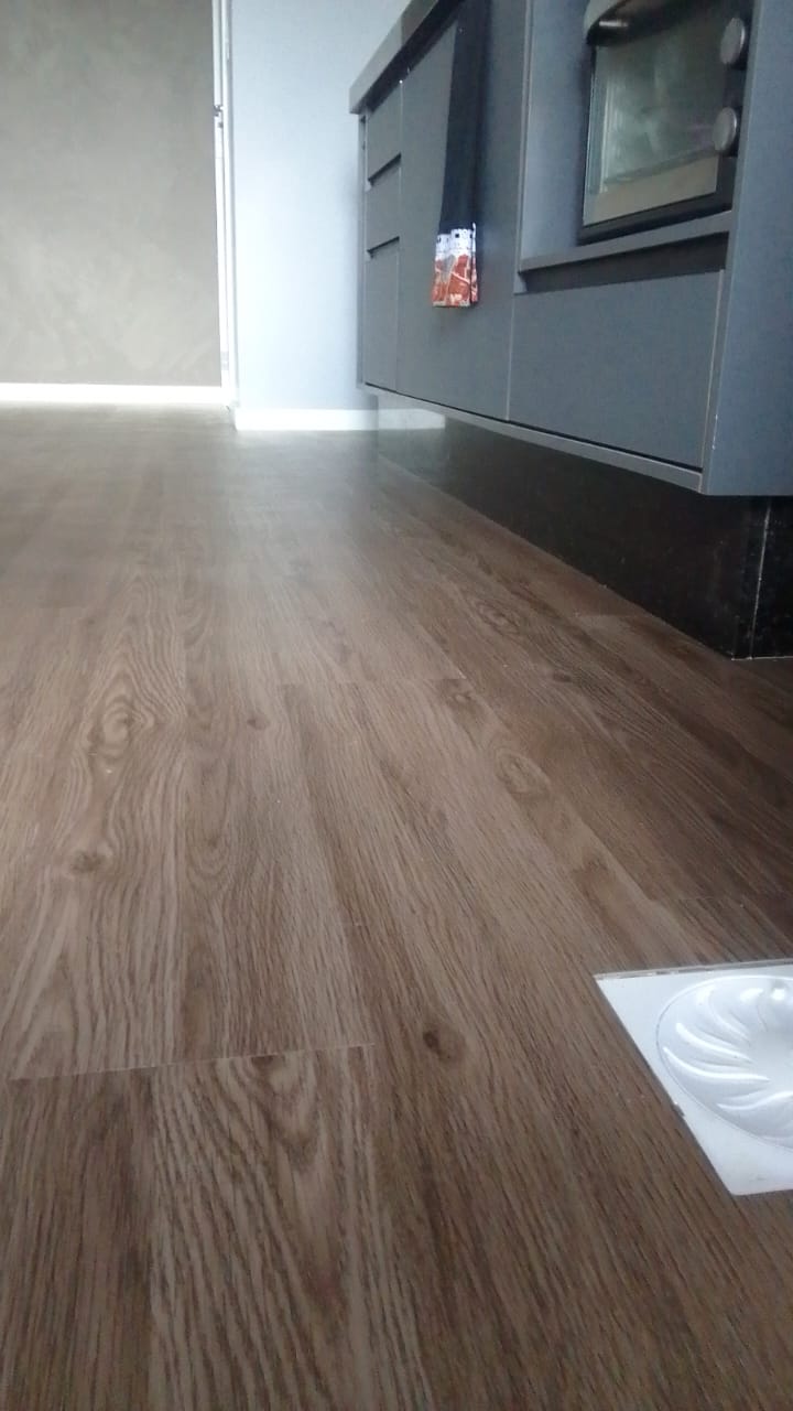 PISO VINÍLICO DE PVC CRAVO