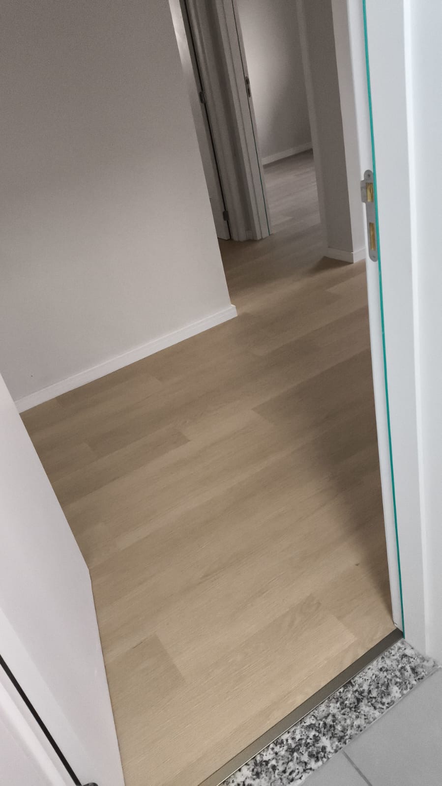 PISO VINÍLICO DE PVC GÉRBERA