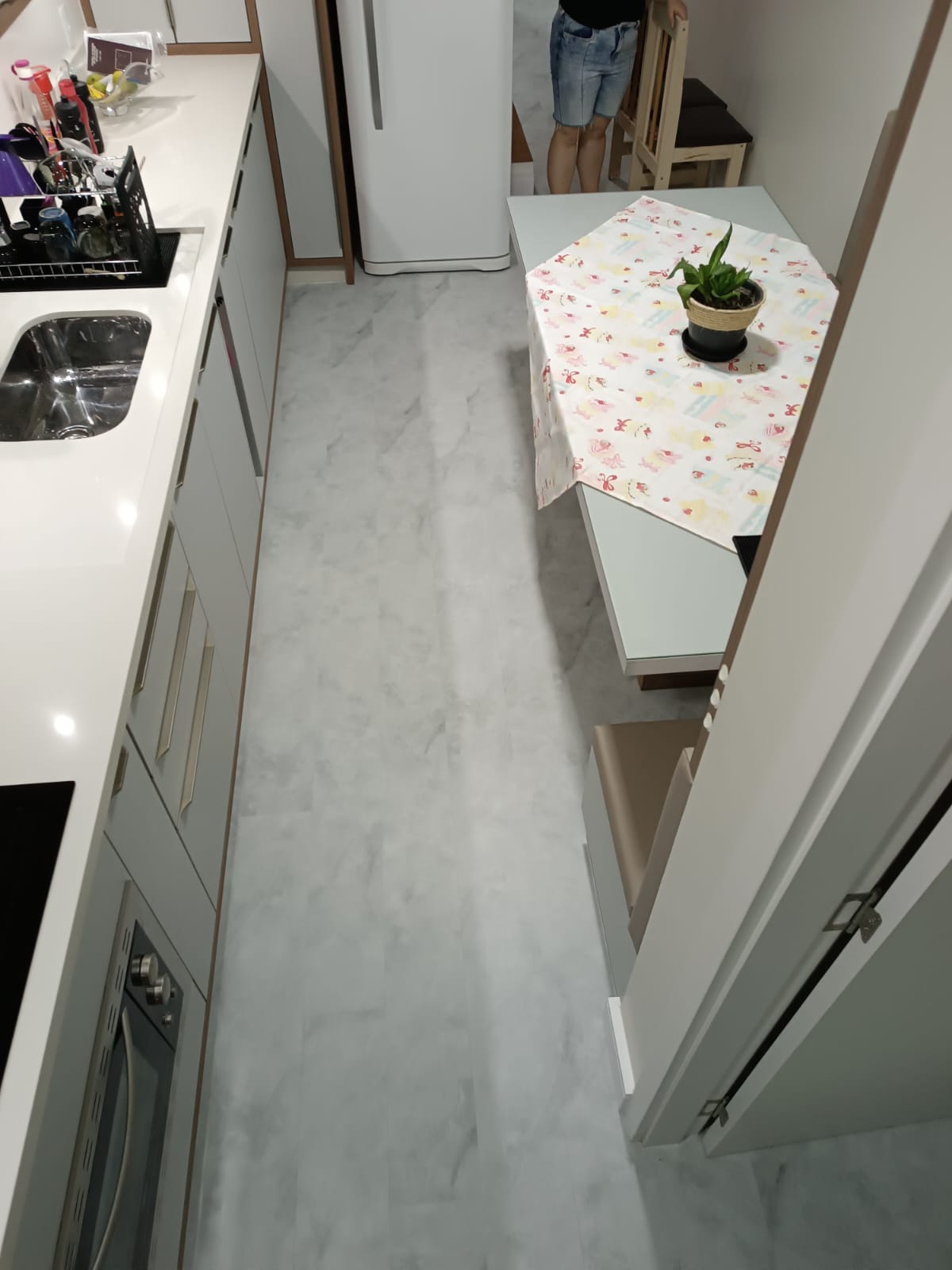 PISO VINÍLICO CEMENT — foto 3