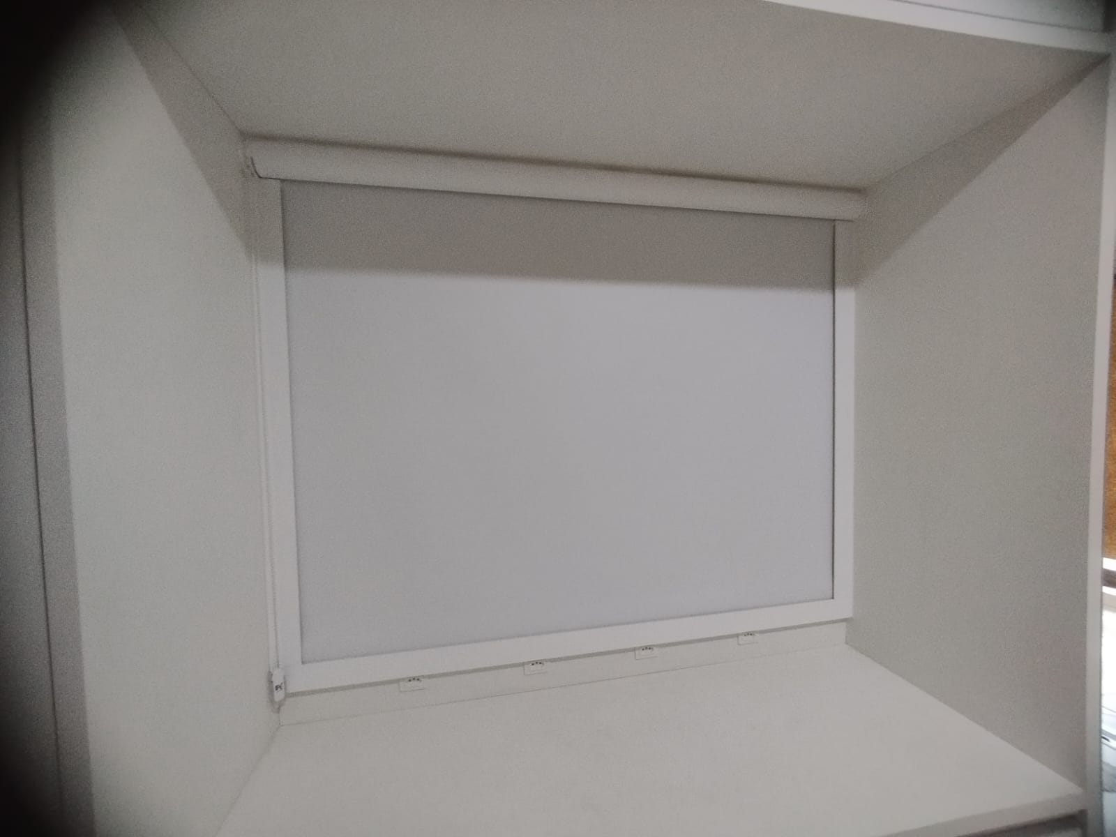 PERSIANA ROLÔ COM GUIA LATERAL — foto 3