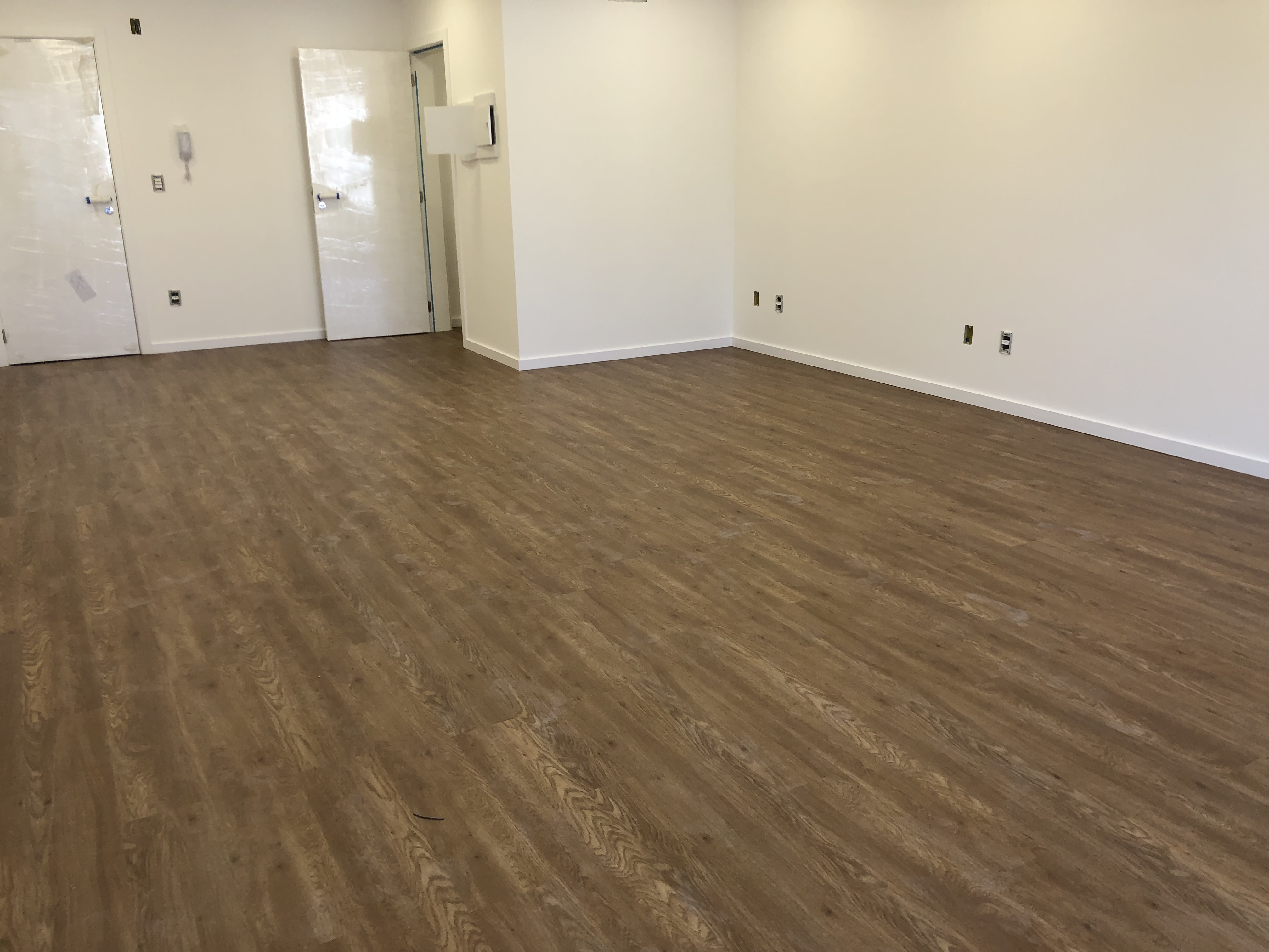 PISO VINÍLICO ANDIROBA — foto 4