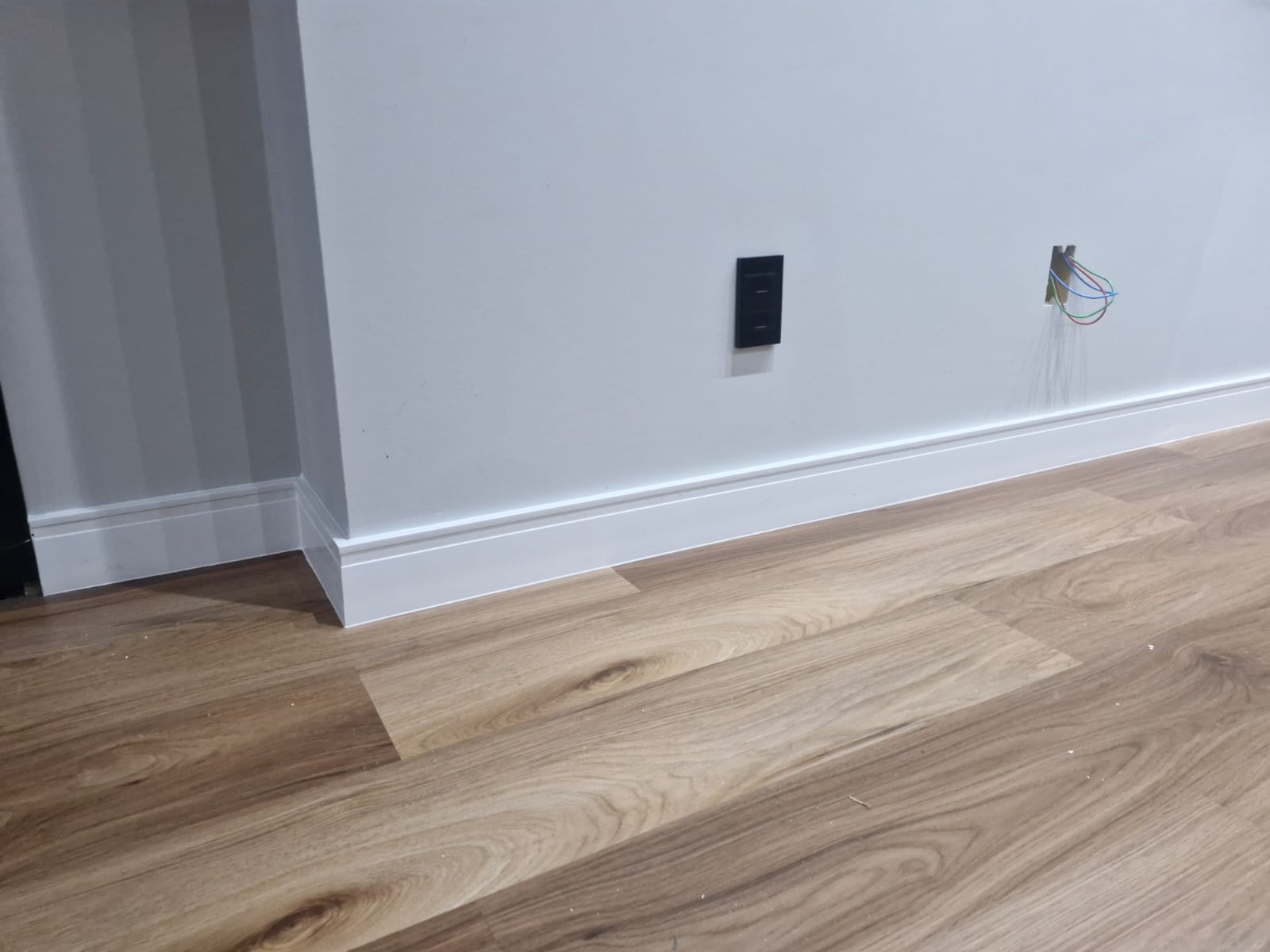 RODAPÉ DE 10 CM FRISO INSTALADO — foto 3