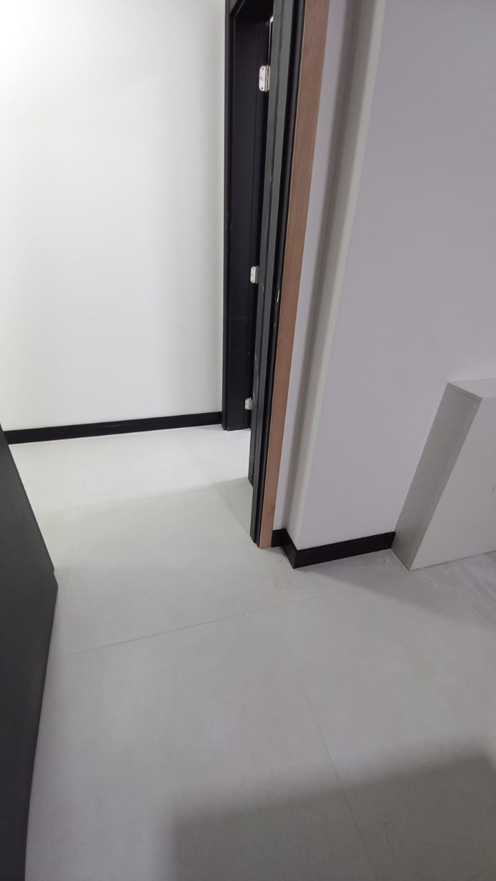 RODAPÉ DE POLIESTIRENO PRETO — foto 8