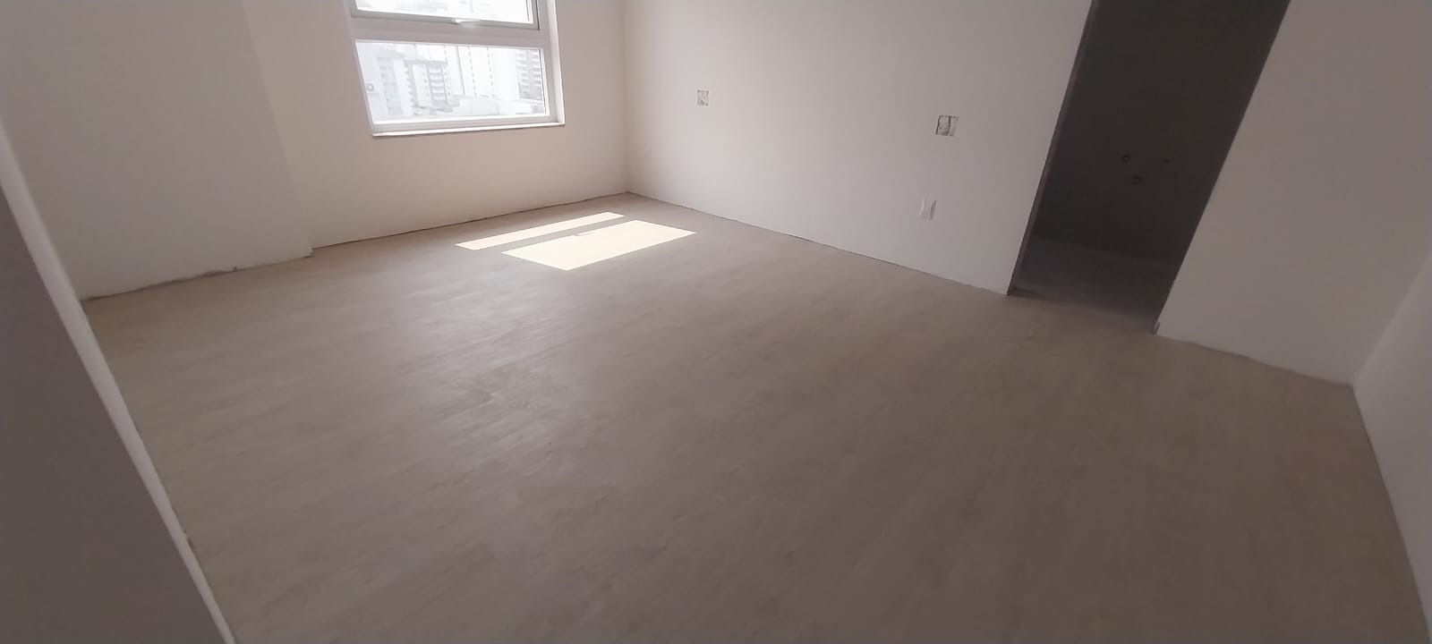 PISO VINÍLICO DE PVC PLÁTANO — foto 3