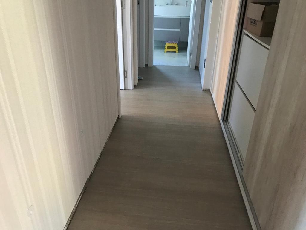 PISO DE PVC PÁTINA GRIS — foto 7