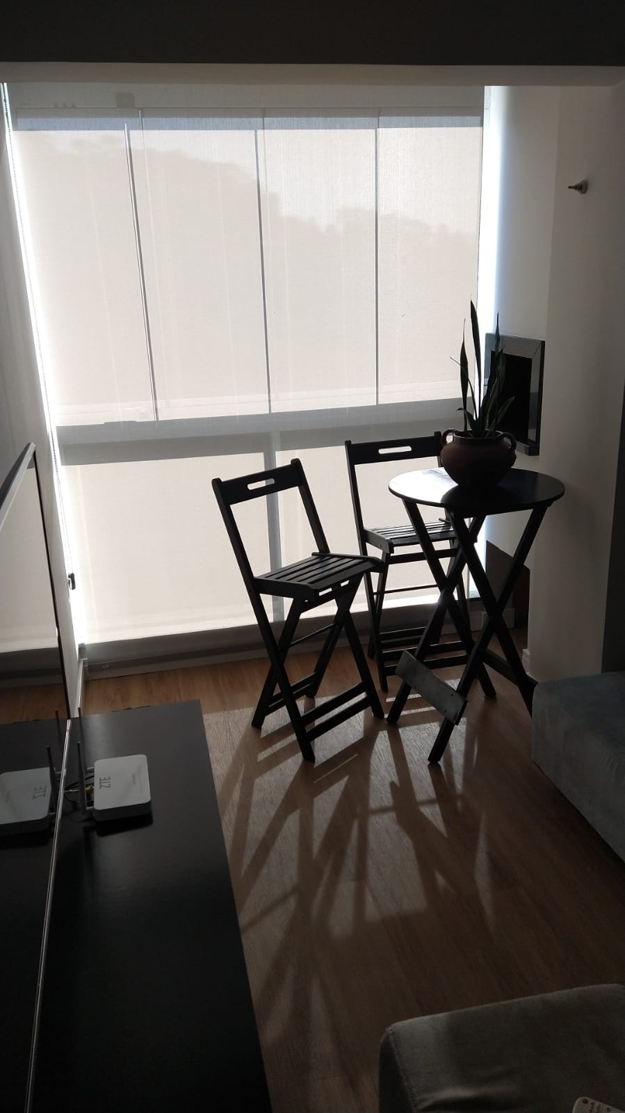 PISO DE PVC PAPOULA, RODAPÉS E PERSIANAS — foto 3