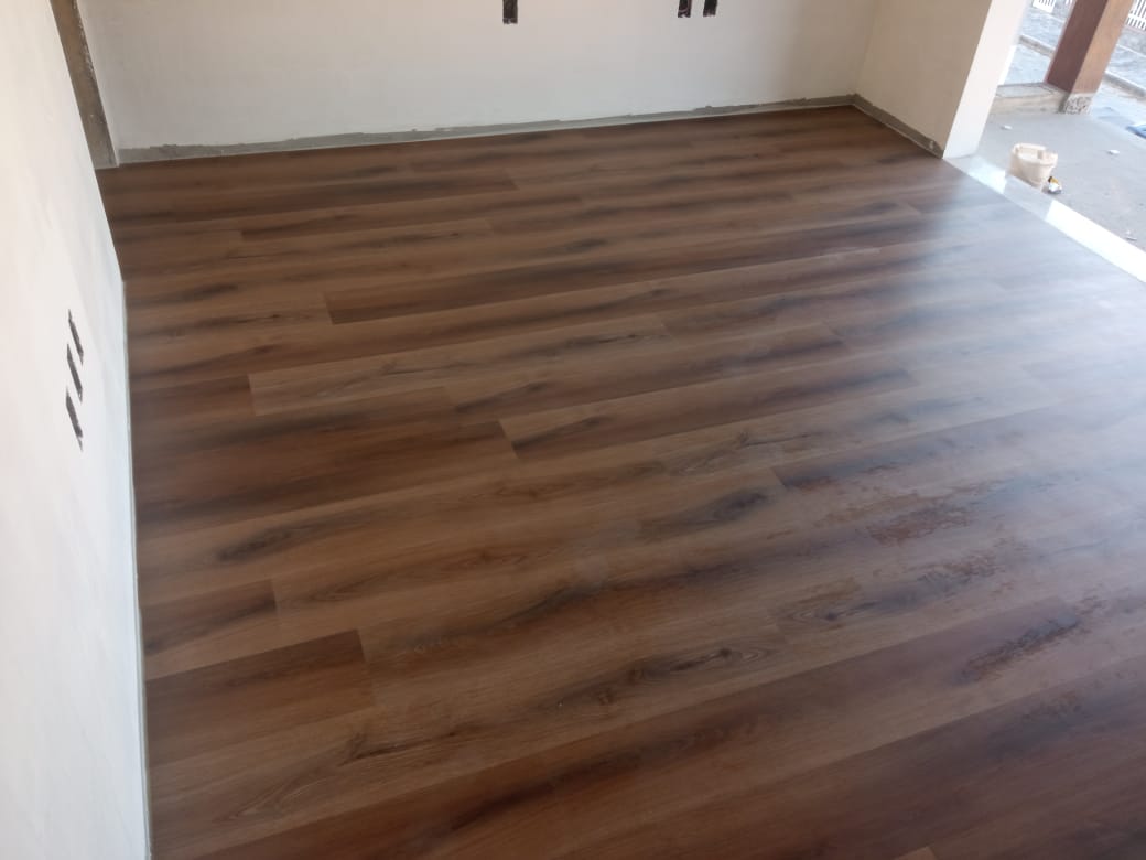 PISO VINÍLICO LICHIA