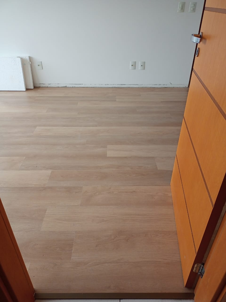PISO VINÍLICO GERBERA — foto 2