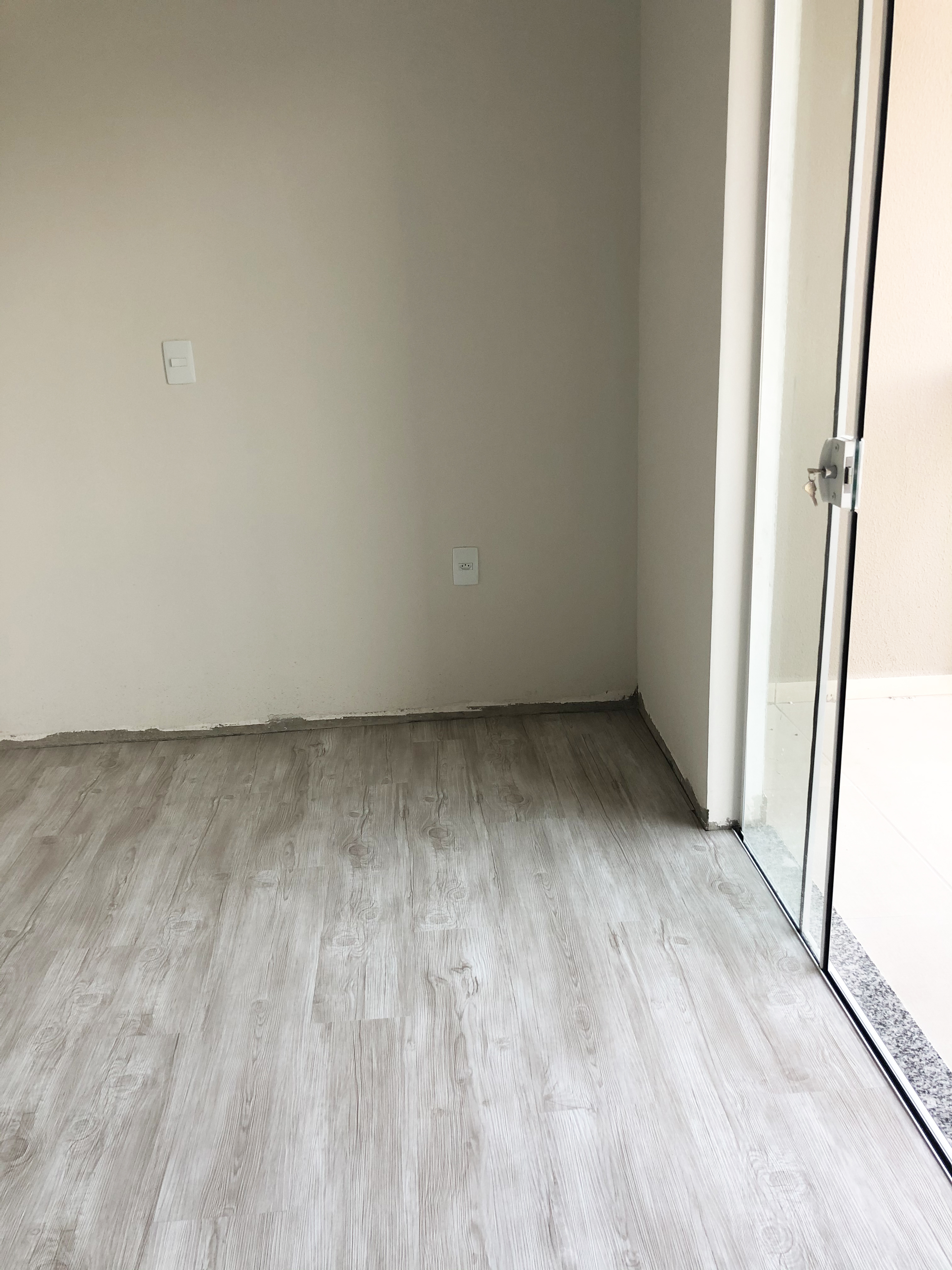 PISO DE PVC PÁTINA NEVOA — foto 3