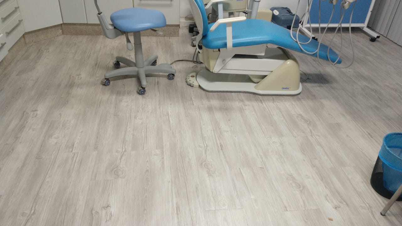 PISO DE PVC IPÊ ORLEANS E PÁTINA ÁRTICO — foto 2