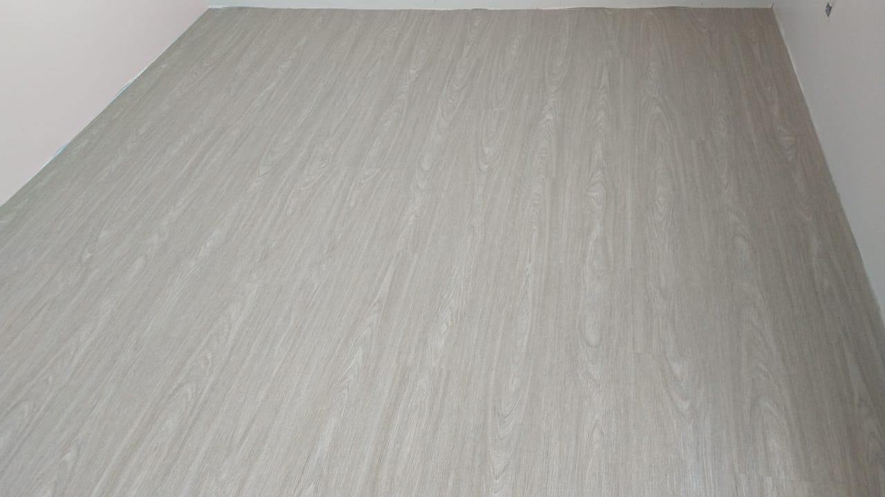 PISO DE PVC LAVANDA — foto 2