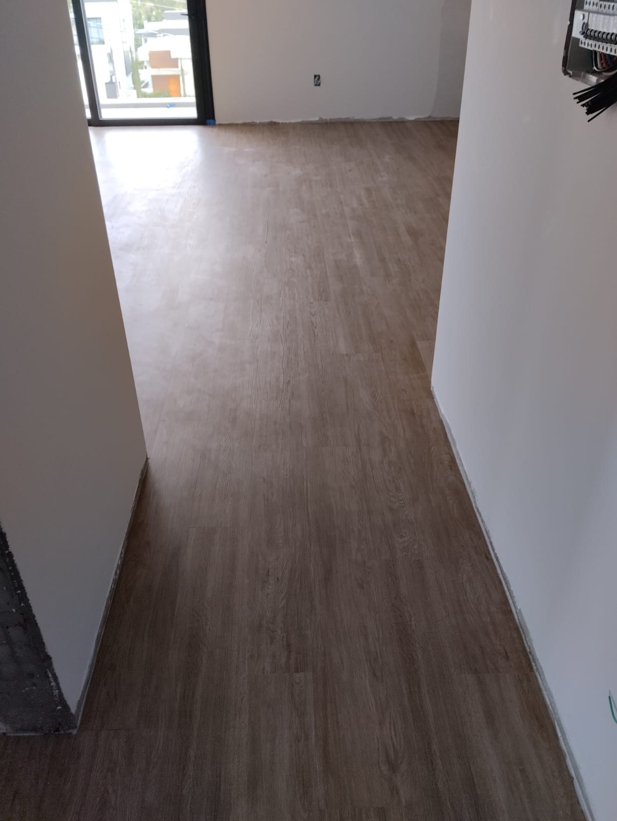 PISO VINÍLICO FAIA — foto 3