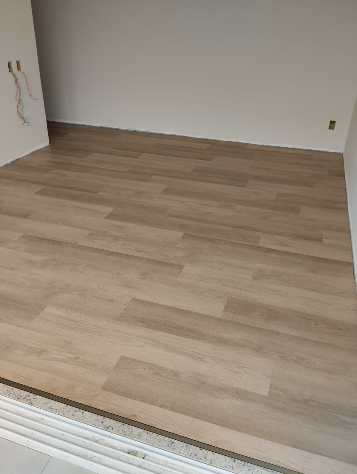 PISO VINÍLICO DE PVC GÉRBERA — foto 5
