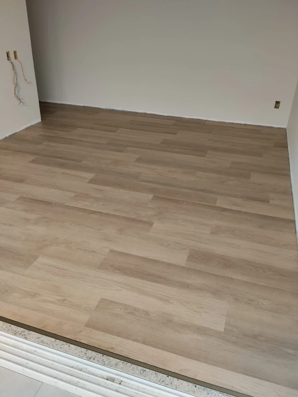 PISO VINÍLICO DE PVC GÉRBERA — foto 5
