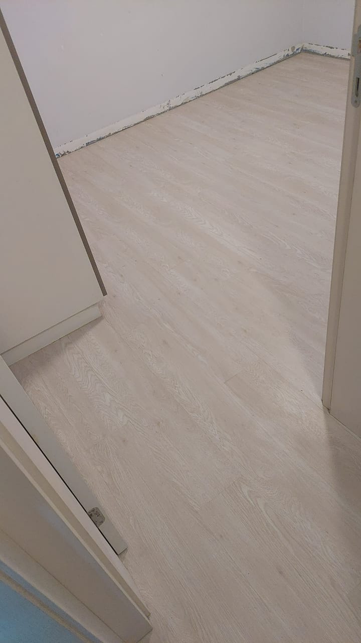 PISO VINÍLICO DE PVC PLÁTANO — foto 2
