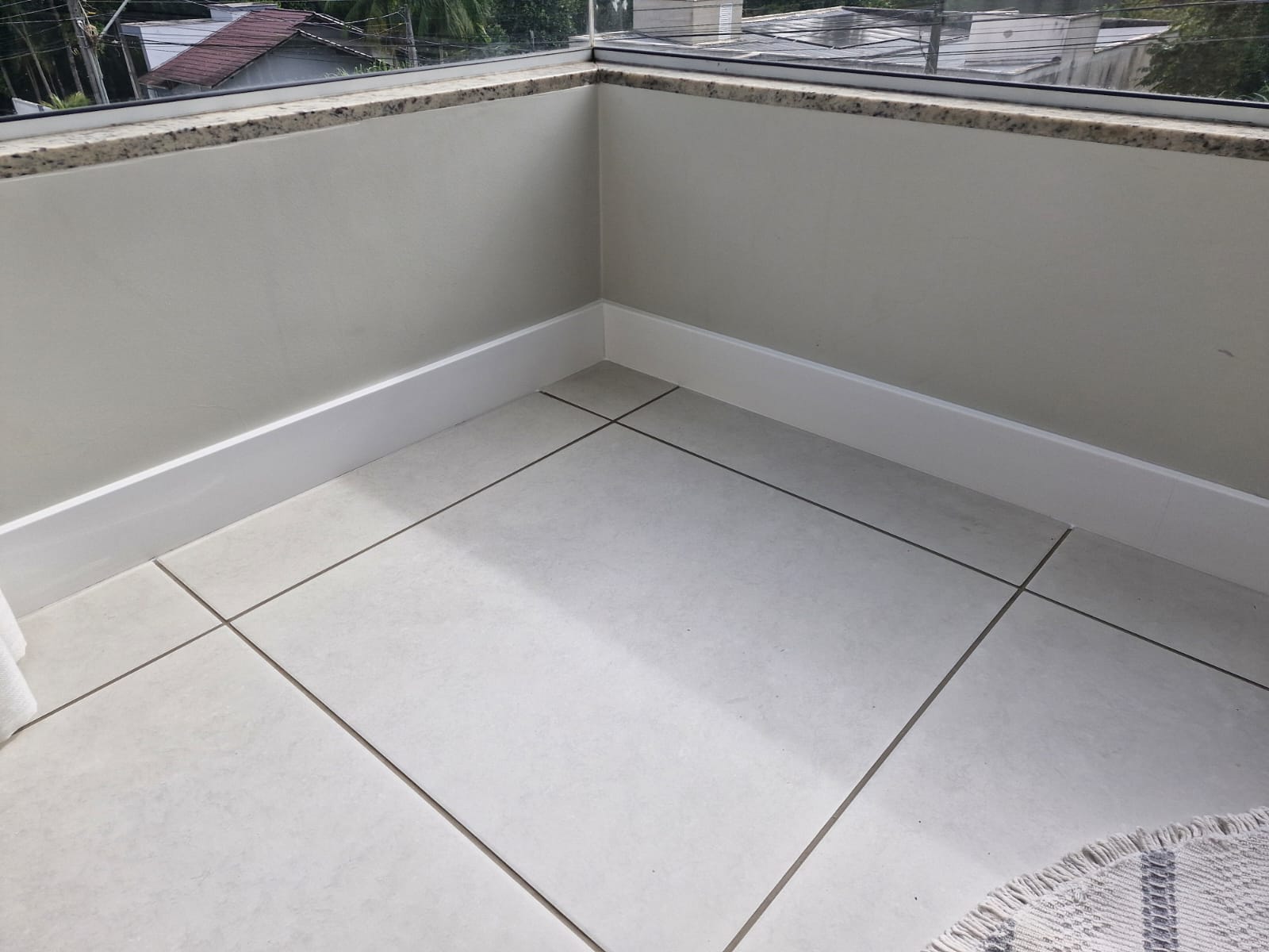 rodapé de poliestireno com 10 cm liso
