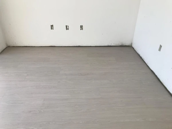 PISO DE PVC LINHEIRO — foto 1