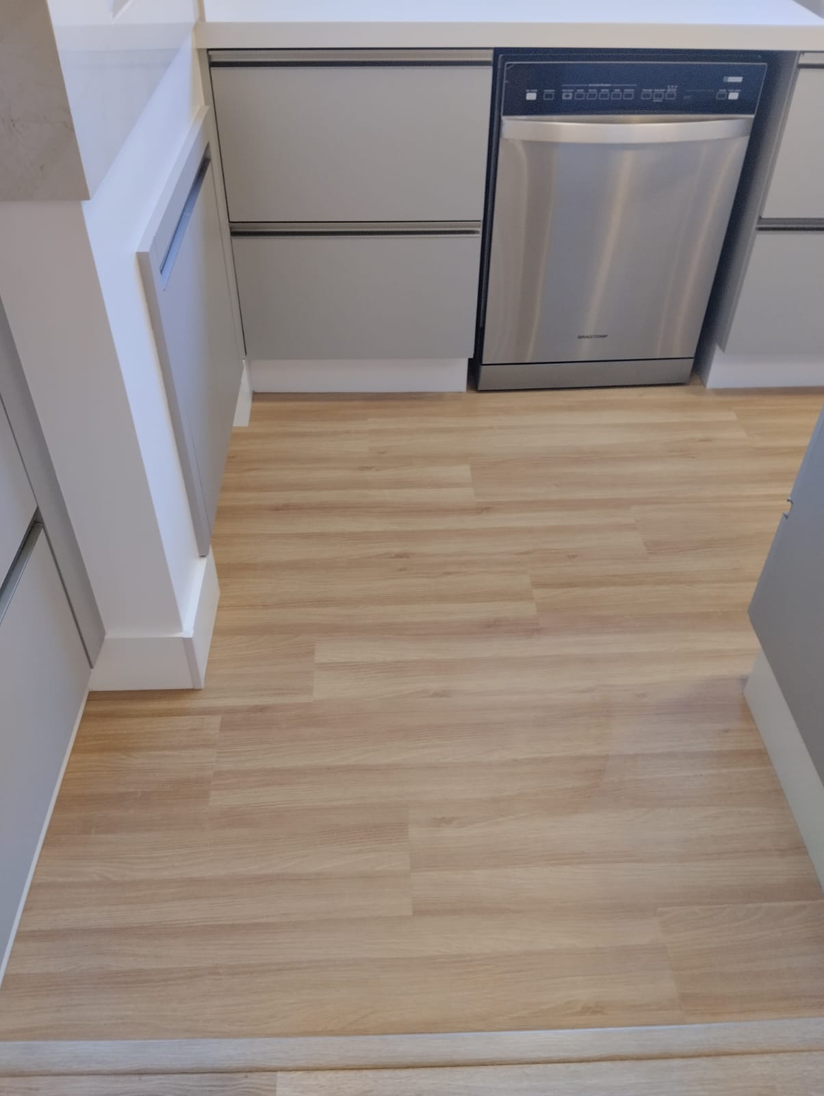 PISO VINÍLICO DE PVC FREIJÓ REALE — foto 2