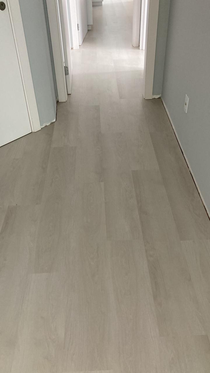 PISO VINÍLICO LISIANTO
