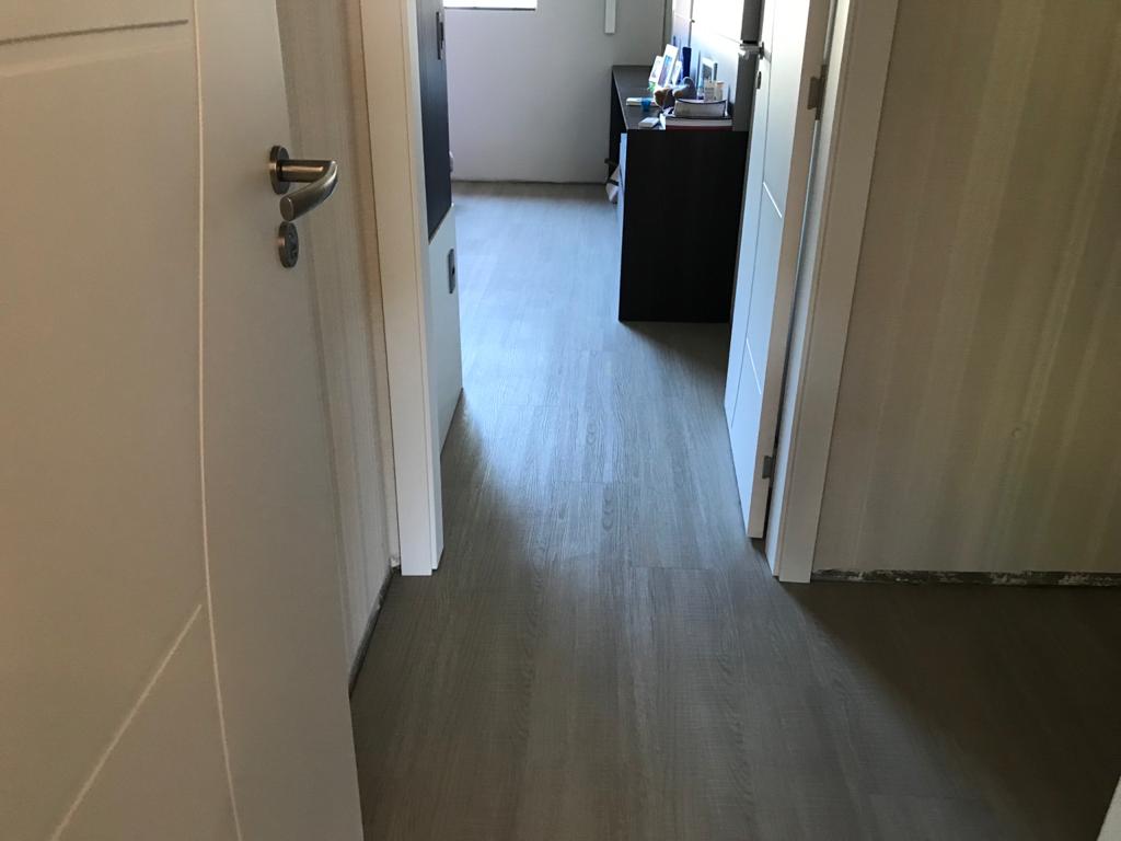 PISO DE PVC PÁTINA GRIS — foto 8