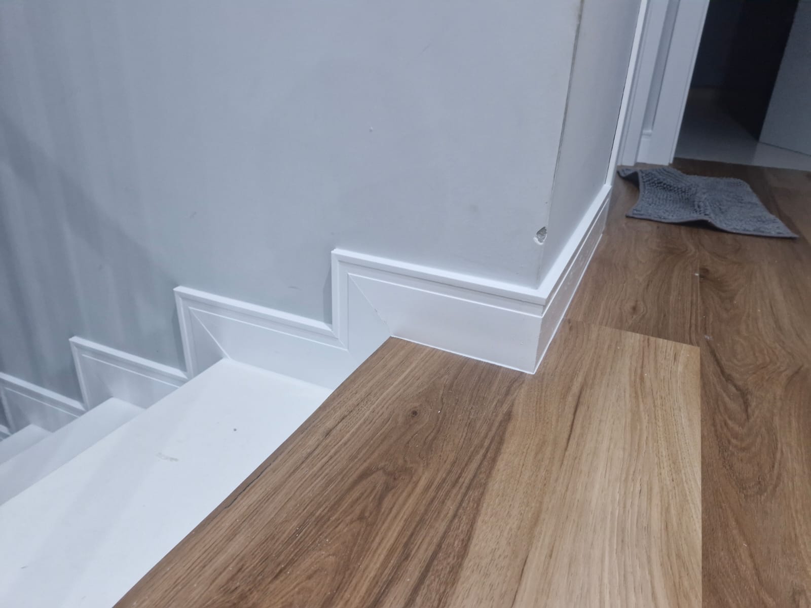 RODAPÉ DE 10 CM FRISO INSTALADO — foto 4