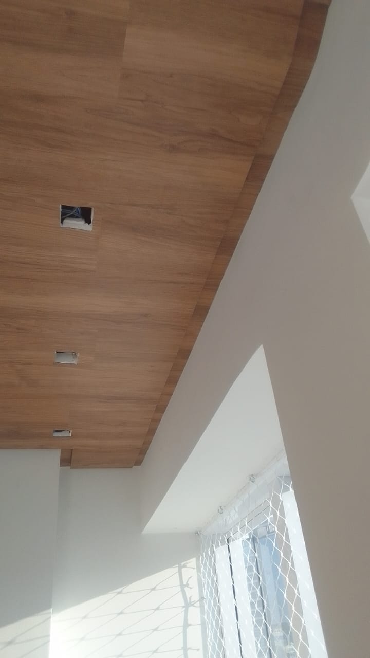 PISO VINÍLICO DE PVC CAMÉLIA NO TETO — foto 5