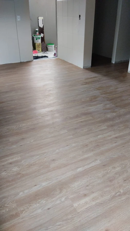 PISO VINÍLICO DE PVC ANDIROBA — foto 3