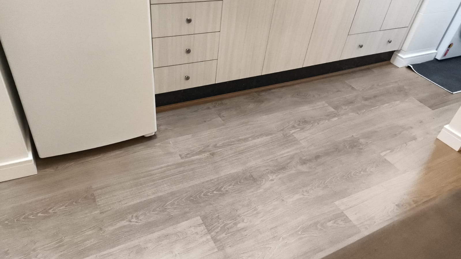 PISO LAMINADO CARVALHO NATURAL ENVERNIZADO — foto 3