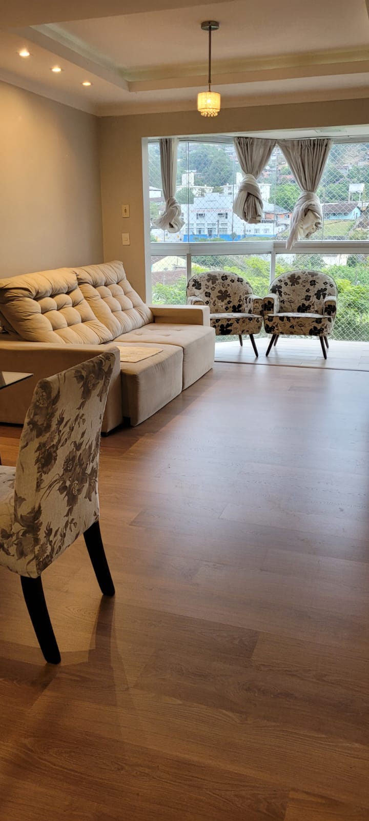 PISO LAMINADO CARVALHO NATURAL ENVERNIZADO — foto 3
