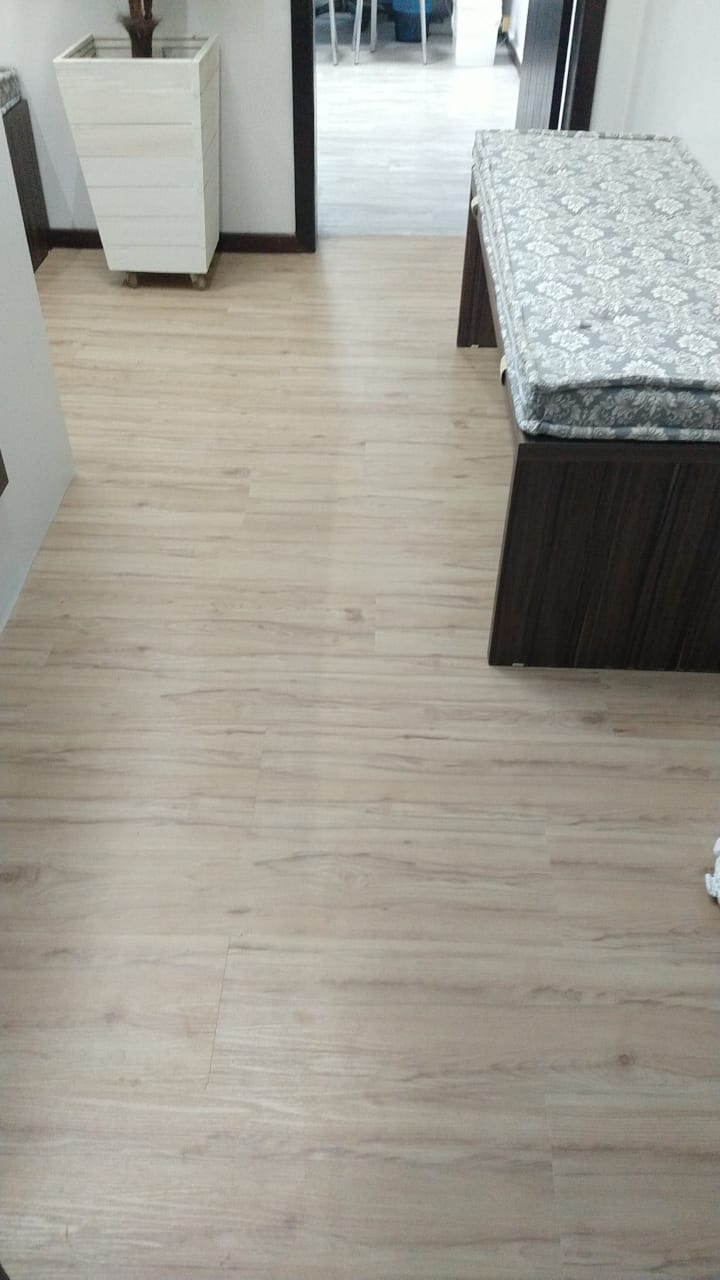 PISO DE PVC IPÊ ORLEANS E PÁTINA ÁRTICO — foto 4