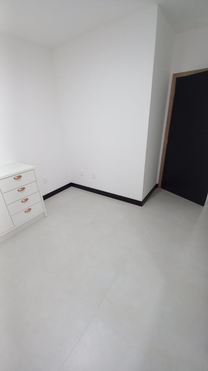 RODAPÉ DE POLIESTIRENO PRETO — foto 5