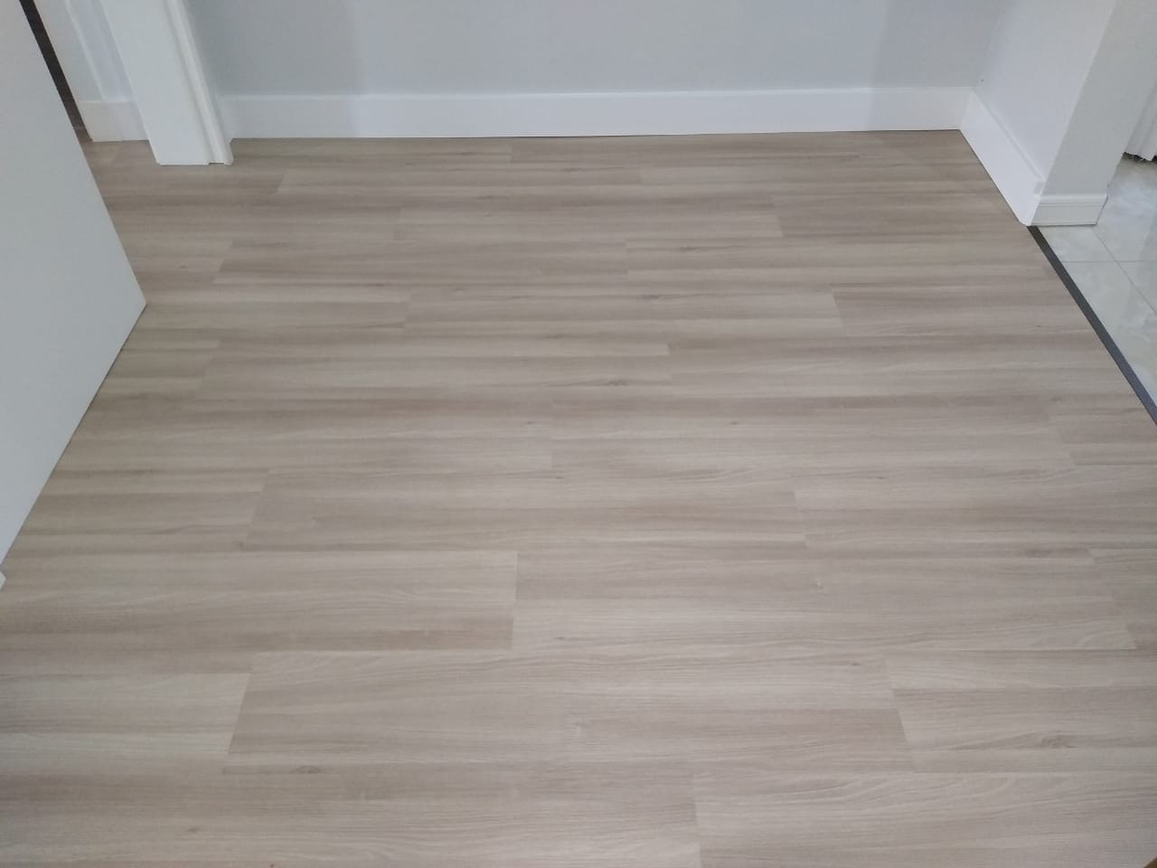 PISO DE PVC PÁTINA ROMA — foto 4