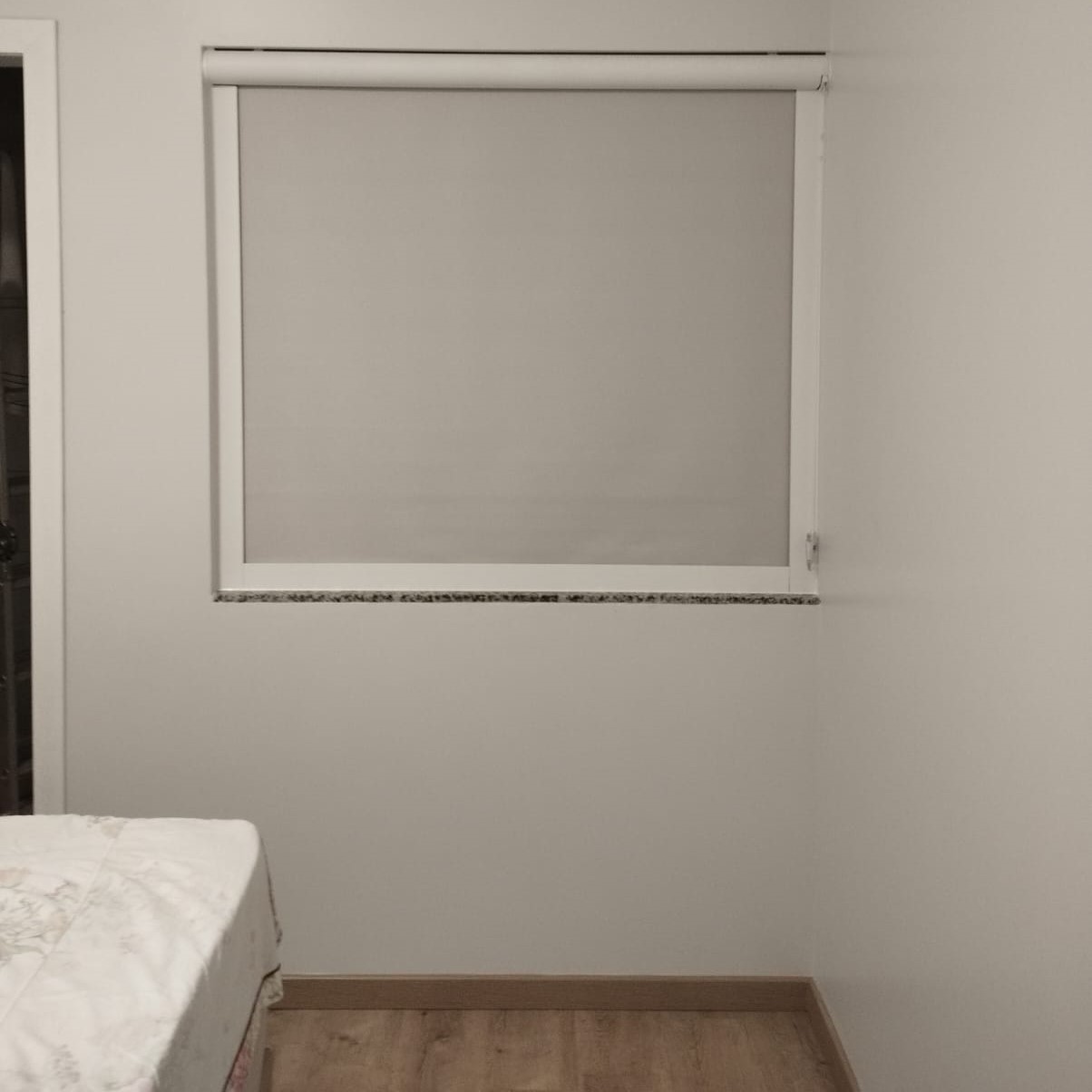 PERSIANA ROLÔ COM BLACKOUT E GUIA LATERAL — foto 2