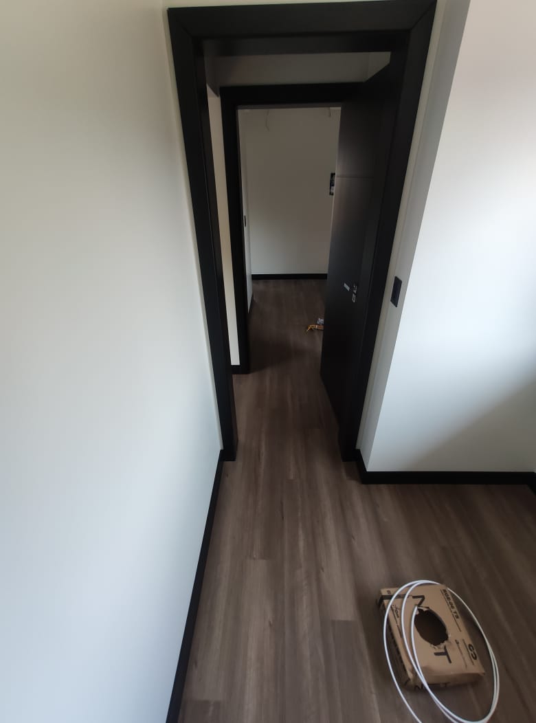 RODAPÉ DE POLIESTIRENO PRETO — foto 3