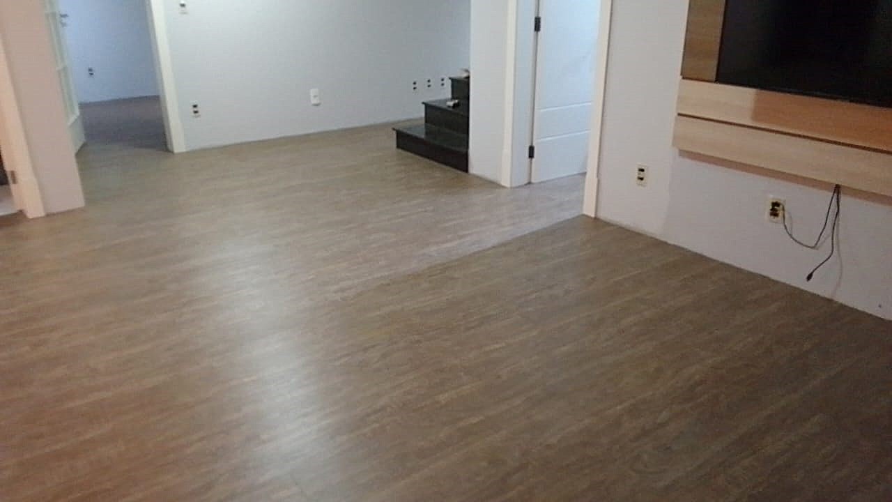 PISO VINÍLICO CACAU
