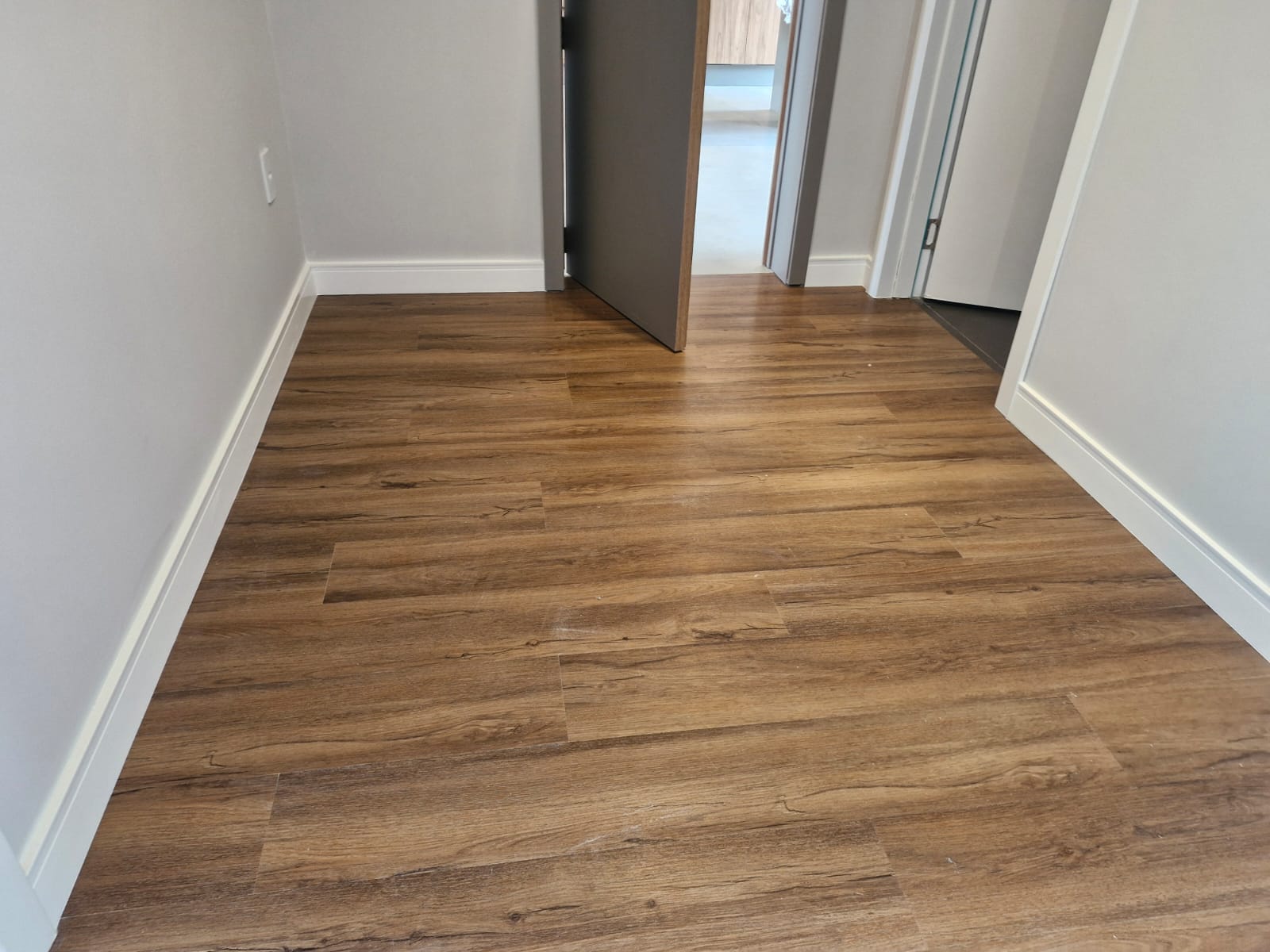 PISO VINÍLICO DE PVC CANELA — foto 3