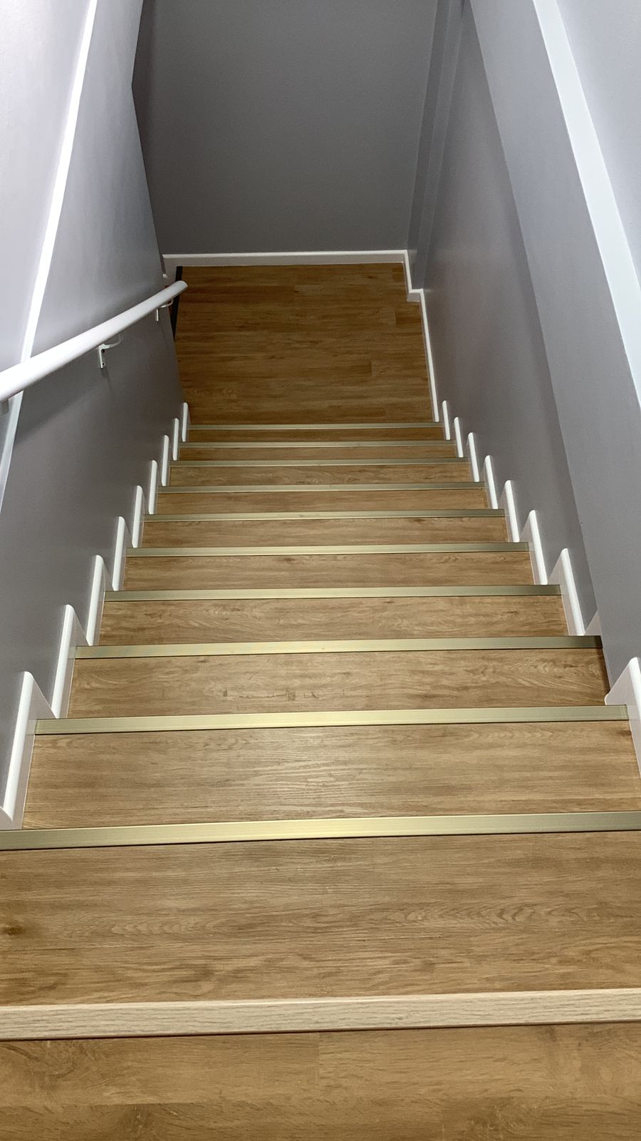 PISO VINÍLICO NA ESCADA — foto 2