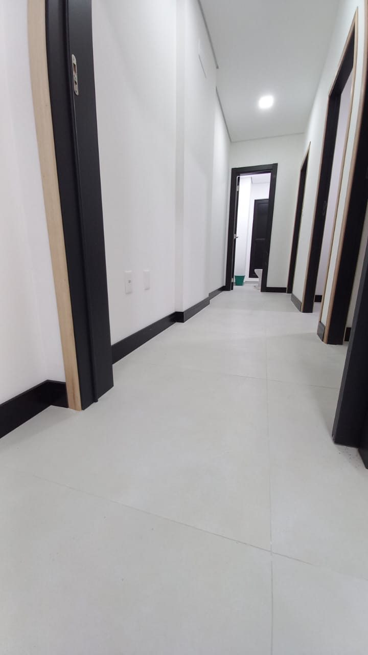 RODAPÉ DE POLIESTIRENO PRETO — foto 6