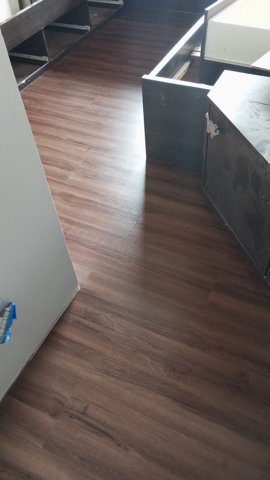 PISO VINÍLICO DE PVC CANELA — foto 2