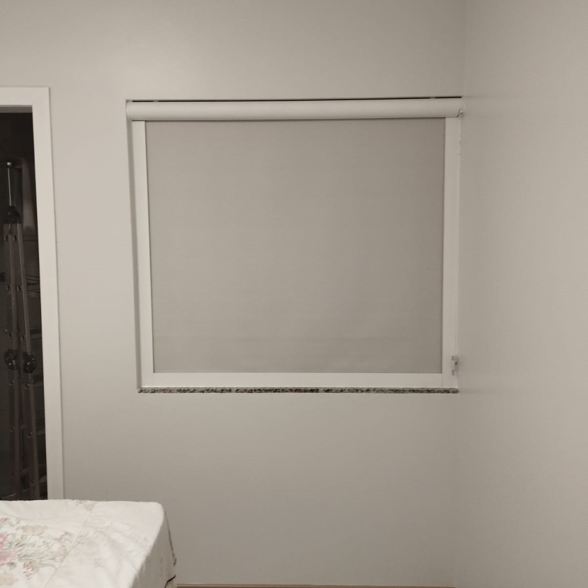 PERSIANA ROLÔ COM BLACKOUT E GUIA LATERAL — foto 3
