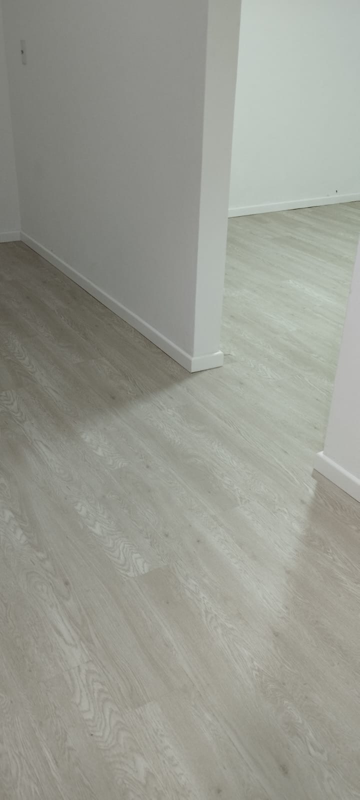 PISO VINÍLICO DE PVC PLÁTANO — foto 4