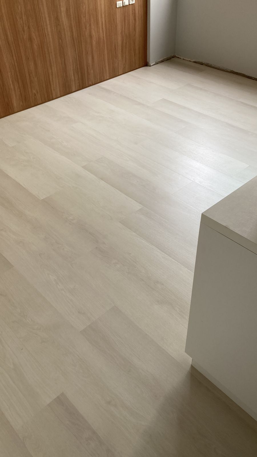 PISO VINÍLICO LISIANTO — foto 5