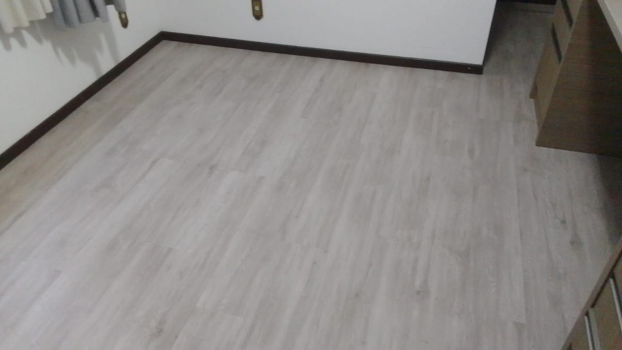 piso vinílico instalado — foto 2