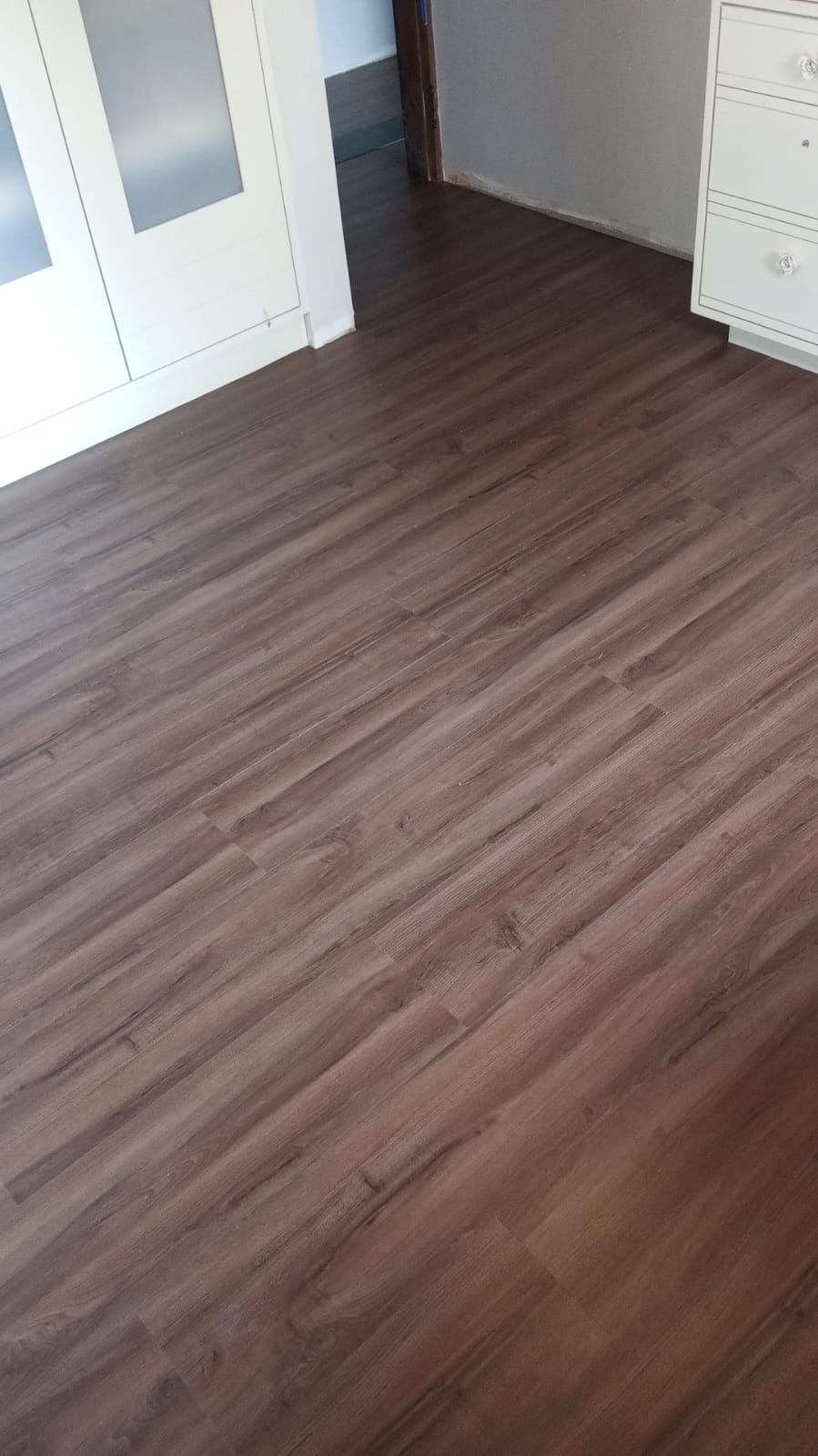 PISO VINÍLICO DE PVC CANELA — foto 3