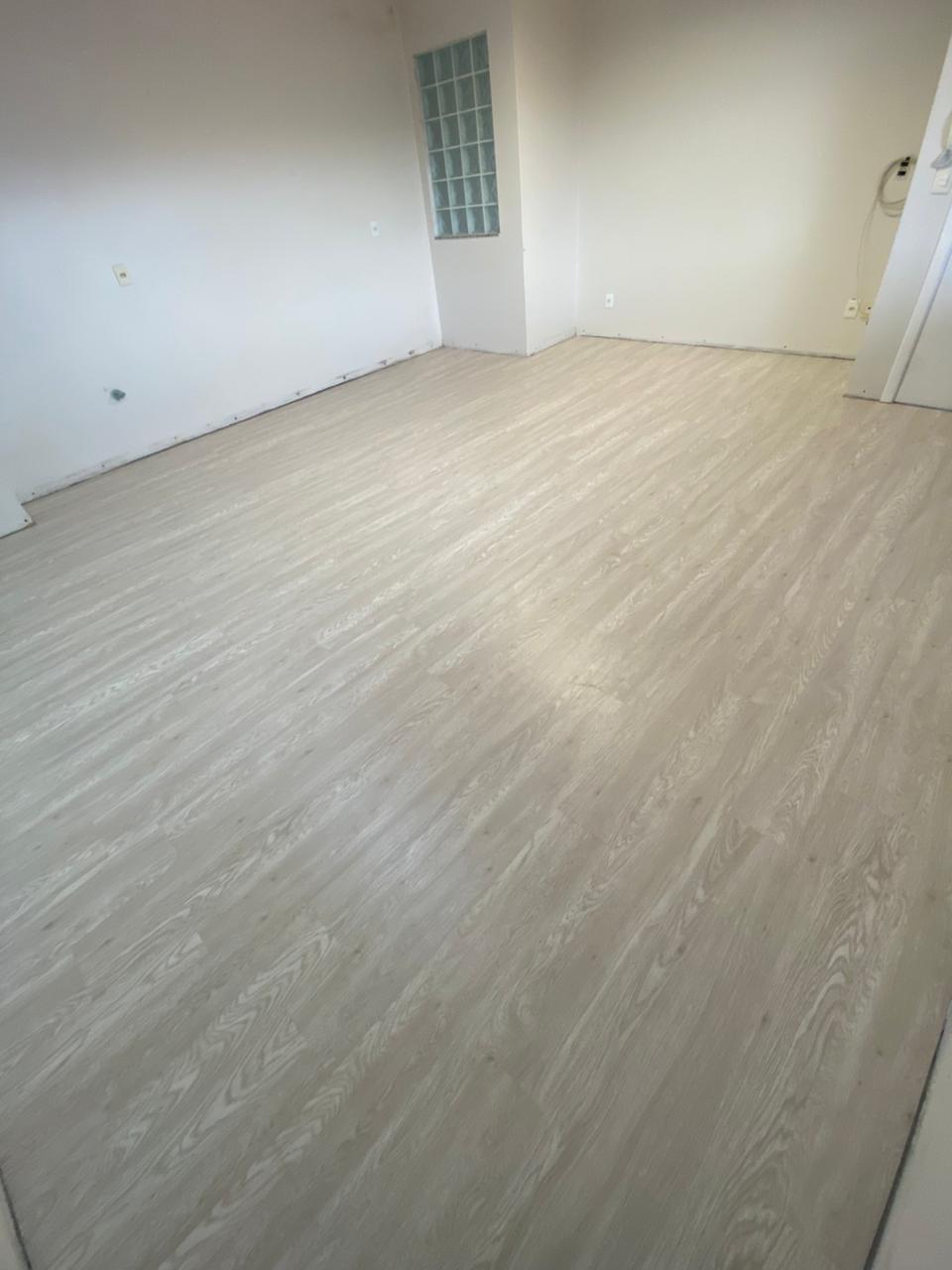 PISO VINÍLICO DE PVC PLÁTANO — foto 2