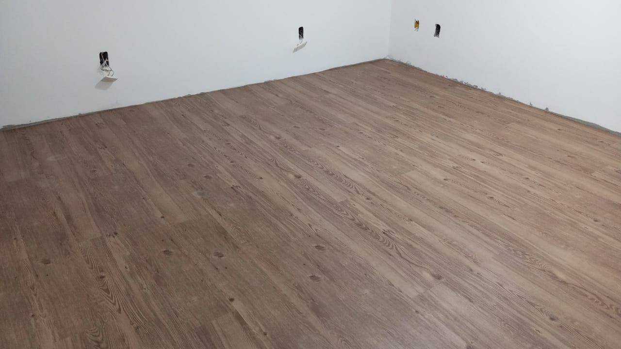 PISO VINÍLICO DE PVC NOGUEIRA — foto 2
