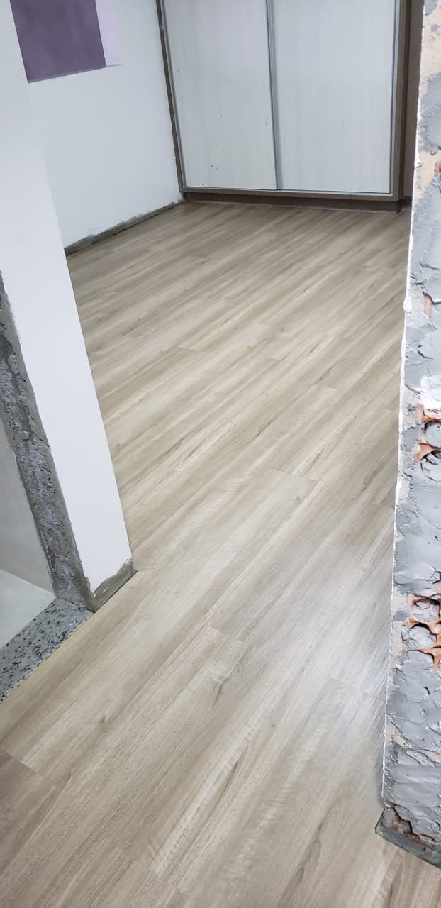 PISO VINÍLICO VANILLE — foto 3