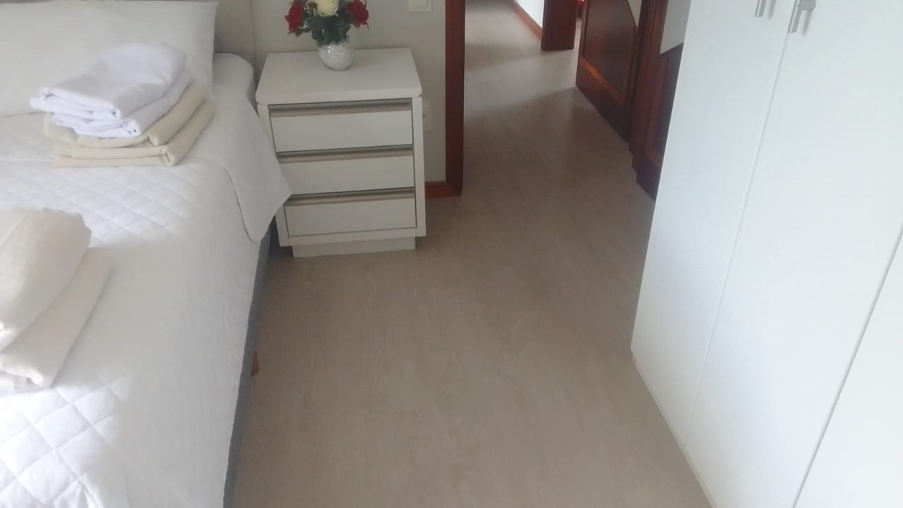 PISO VINÍLICO PLÁTANO — foto 5