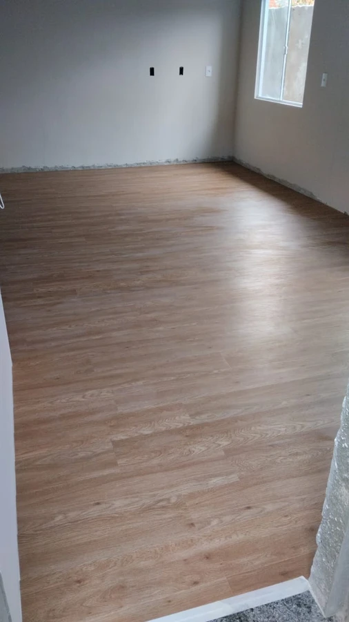 PISO VINÍLICO DE PVC ANDIROBA — foto 1