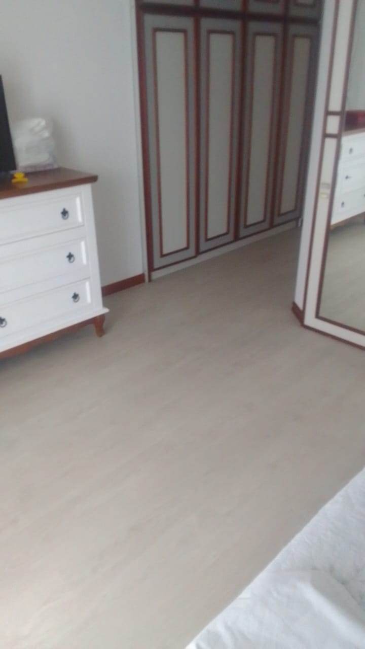 PISO VINÍLICO PLÁTANO — foto 2